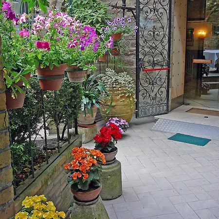 Umbra Hotel 3*